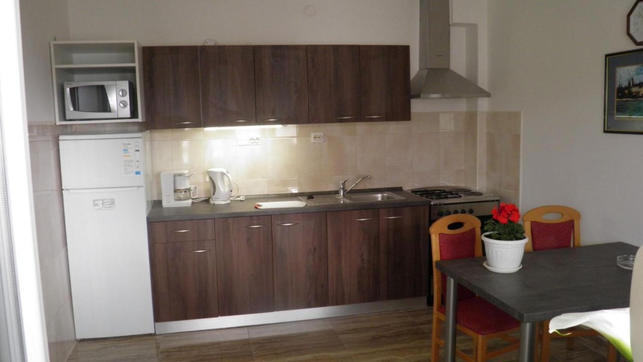 Apartment S Dvije Spavace Sobe 4 Osobe